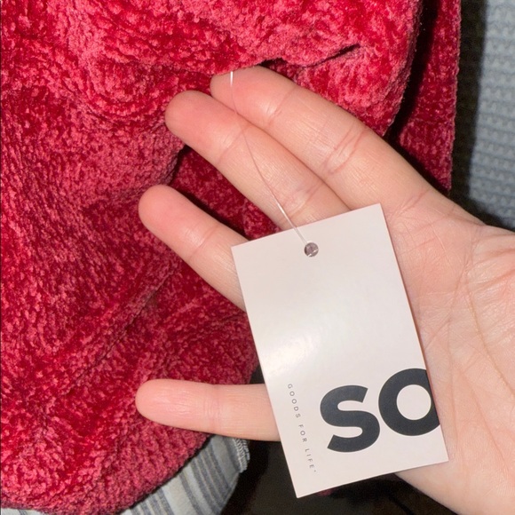 Elegant V-Neck Sweater in Rich Red - Picture 4 of 7